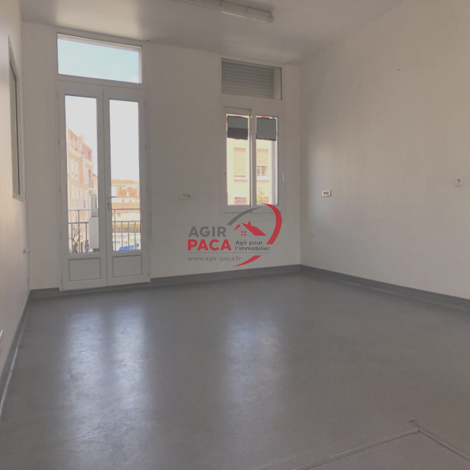 Location Immobilier Professionnel Local commercial Saint-Raphaël (83700)